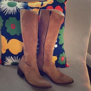 Suede Sendra boots